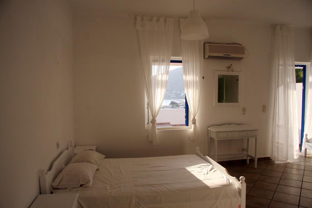 Armadoros Hotel / Ios Backpackers Exterior foto