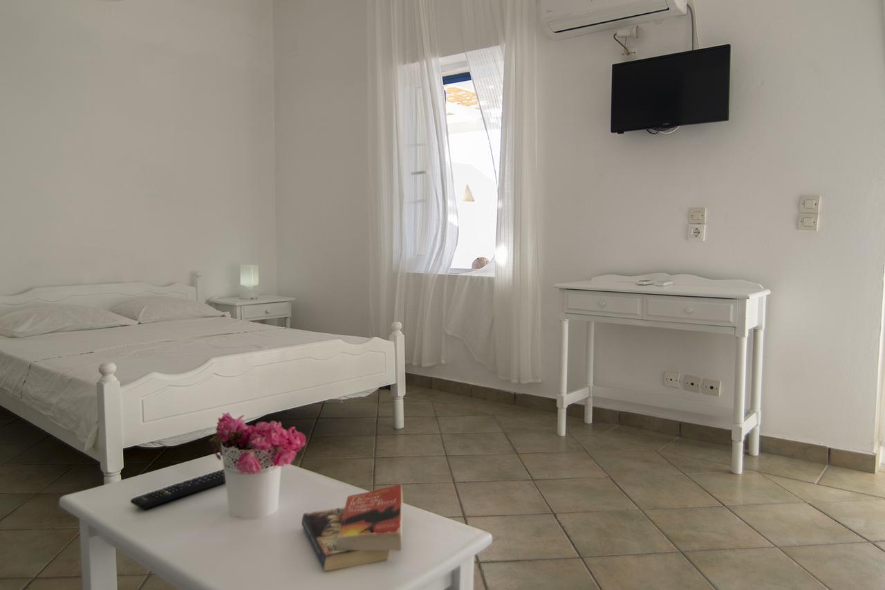 Armadoros Hotel / Ios Backpackers Exterior foto